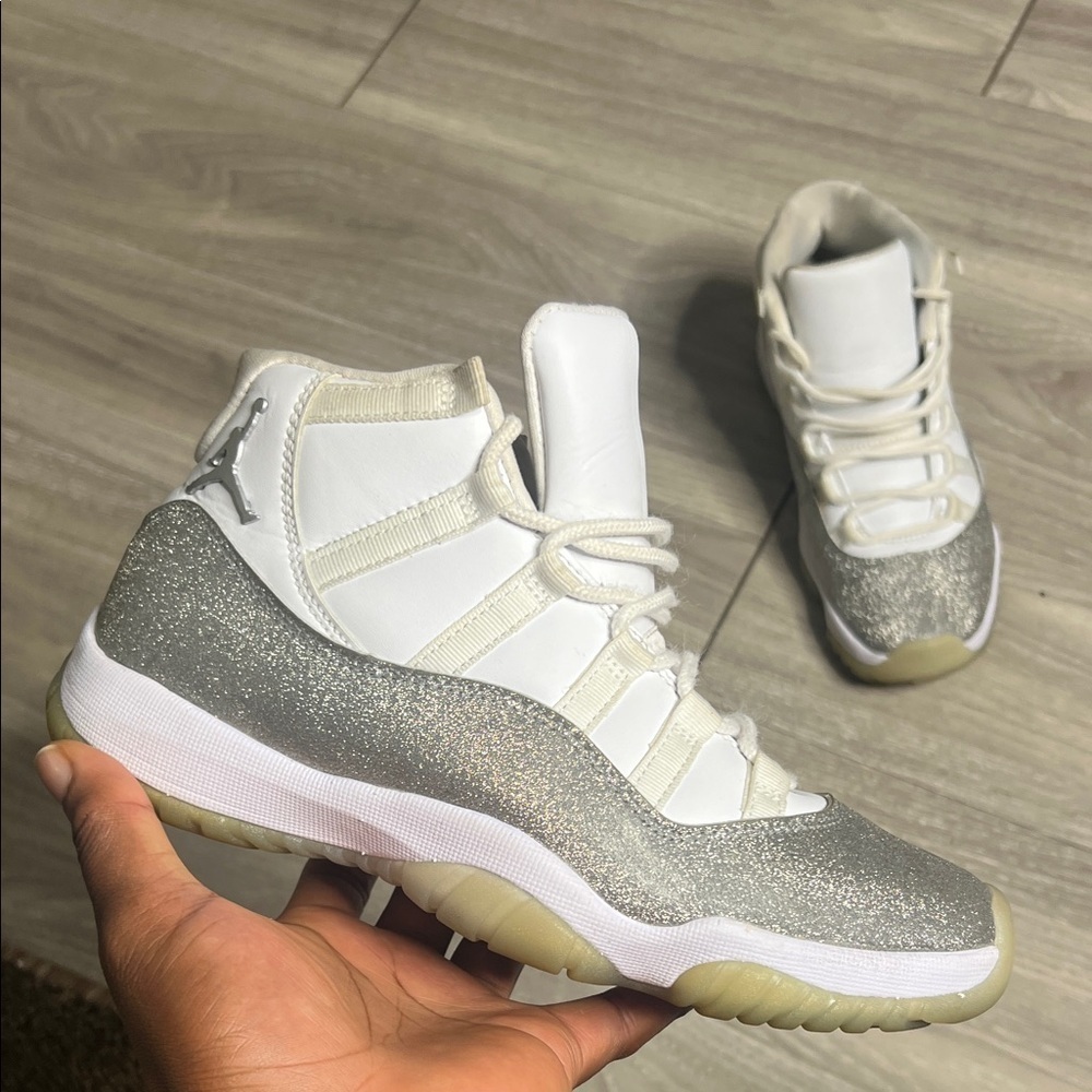 Air Jordan 11 Retro White Metallic Silver Women (8)